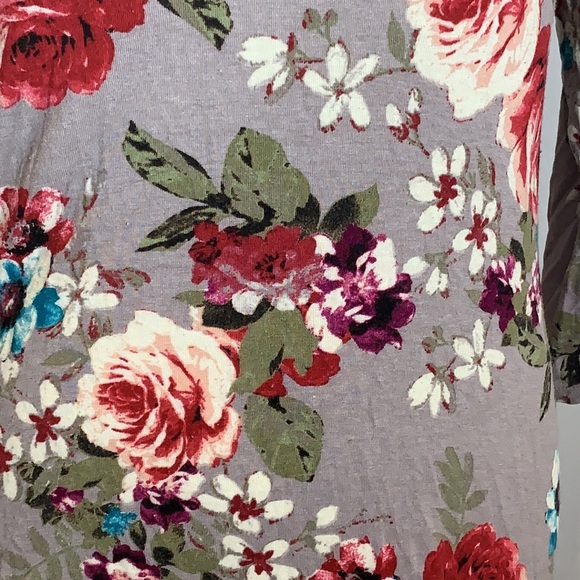 Like new! Eyelash Tunic Floral Top - Picture 2 of 7